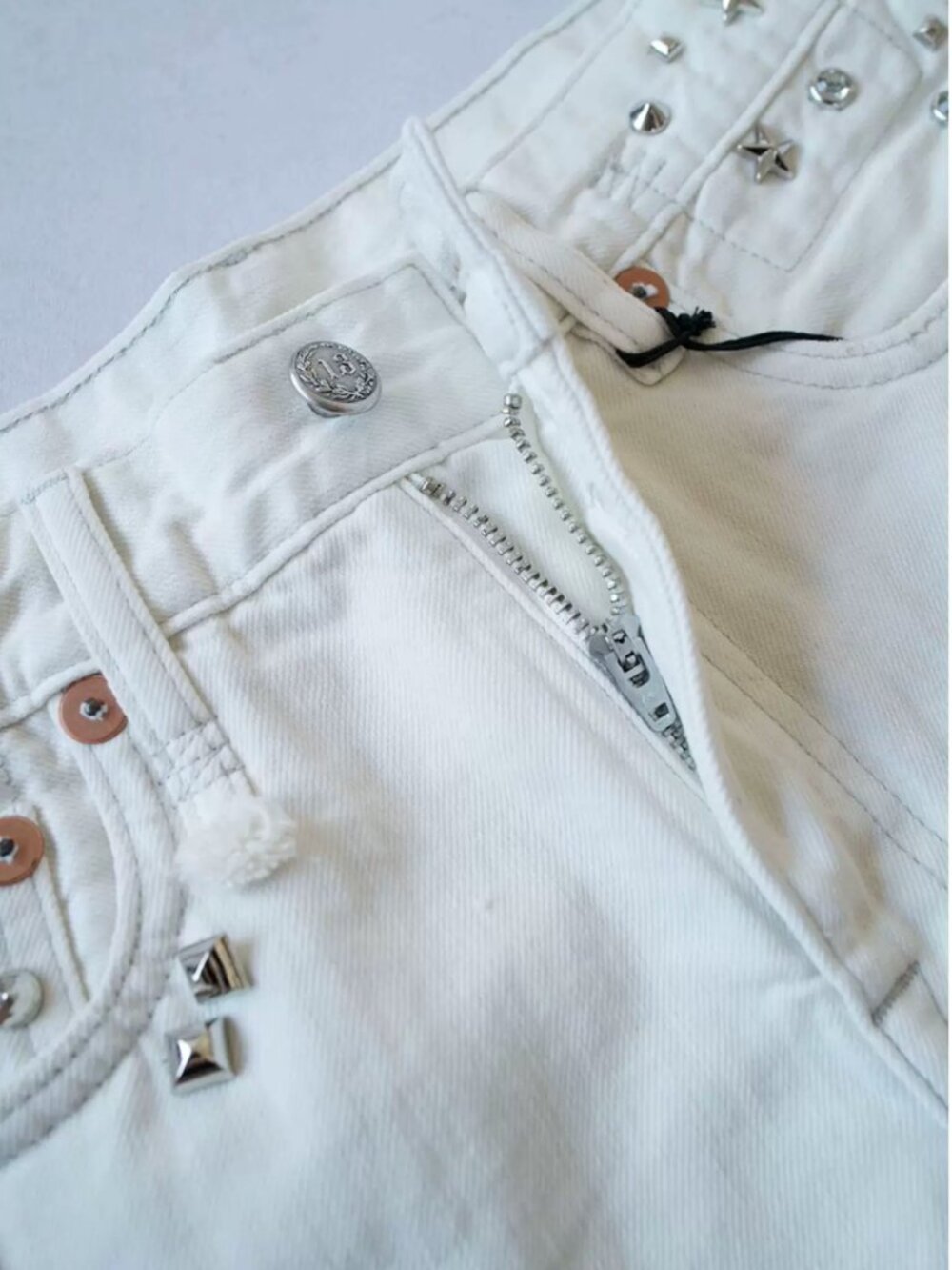 NWT R13 Studded Boyfriend Short - Cement White Denim Classic - Picture 8 of 12